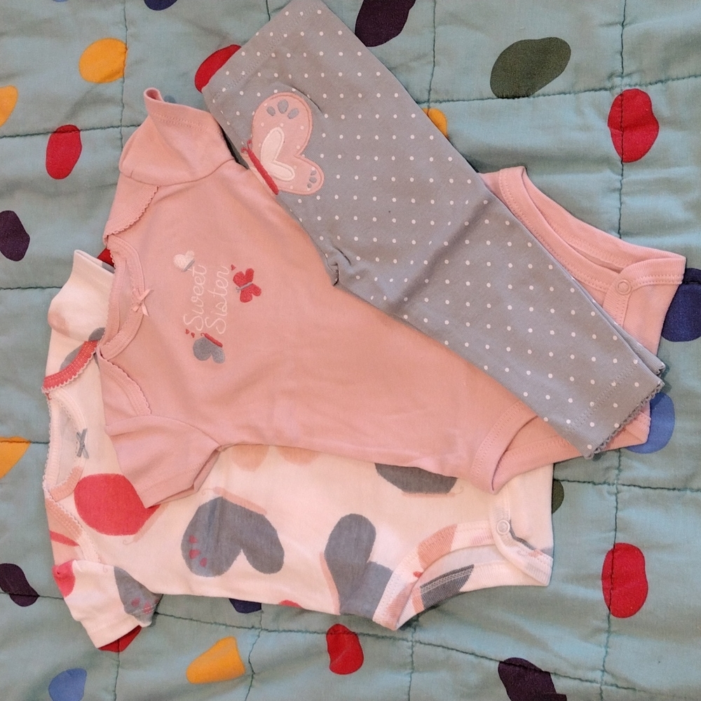 Carter's 6 mos matching sets -bundld